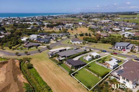 Photo of property in 8 Tohora View, Waihi Beach, 3611