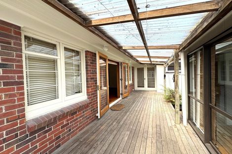 Photo of property in 41 Queensway, Three Kings, Auckland, 1024
