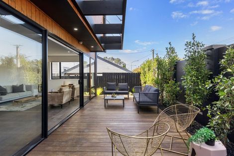 Photo of property in 213 Meola Road, Point Chevalier, Auckland, 1022