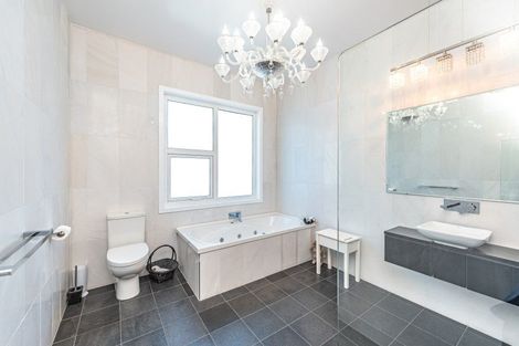 Photo of property in 35 Golf Vue Place, Castlecliff, Whanganui, 4501