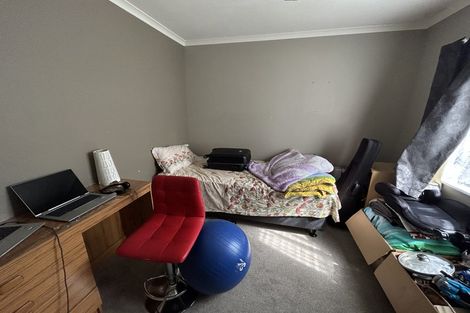 Photo of property in 1/98 Manhattan Heights, Glendene, Auckland, 0602