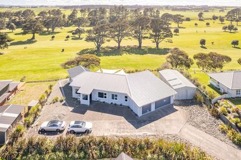 Photo of property in 35 Golf Vue Place, Castlecliff, Whanganui, 4501