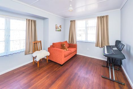 Photo of property in 10 Maire Street, Gonville, Whanganui, 4501
