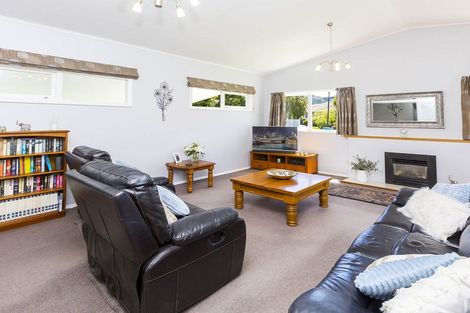 Photo of property in 17 Kiwi Street, Heretaunga, Upper Hutt, 5018