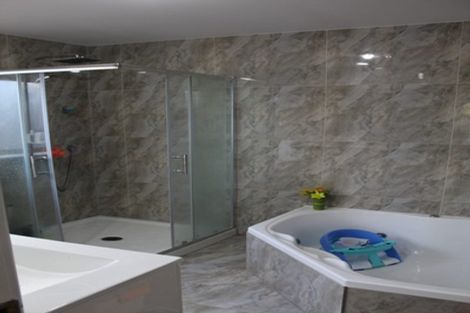 Photo of property in 15 Chieftain Rise, Goodwood Heights, Auckland, 2105