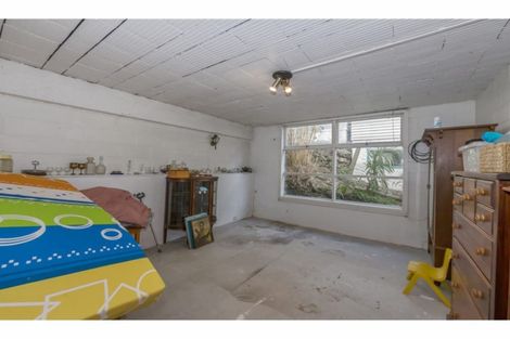 Photo of property in 181 Glenfield Road, Hillcrest, Auckland, 0627