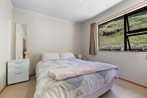 Photo of property in 48 Wynyard Crescent, Fernhill, Queenstown, 9300