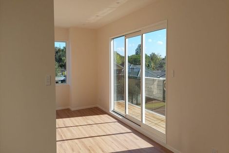 Photo of property in 1c Taupiko Place, Green Bay, Auckland, 0604