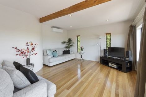 Photo of property in 4 Cove Lane, Mount Wellington, Auckland, 1060