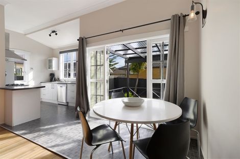 Photo of property in 5 Rewa Street, New Lynn, Auckland, 0600