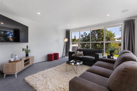 Photo of property in 5 Brixham Place, Merrilands, New Plymouth, 4312