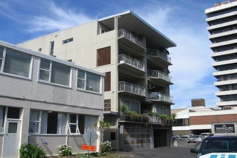 Photo of property in 8c Madeira Lane, Grafton, Auckland, 1023