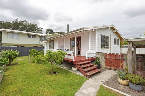 Photo of property in 15 Root Street, Gisborne, 4010