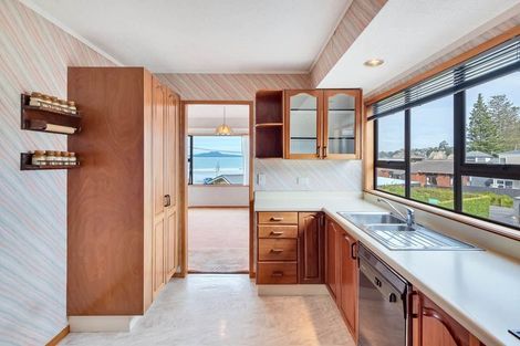 Photo of property in 2/30 Manly Esplanade, Browns Bay, Auckland, 0630