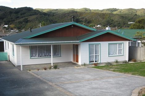 Photo of property in 21 Main Road, Wainuiomata, Lower Hutt, 5014