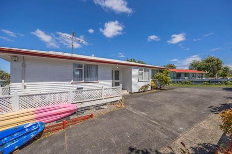 Photo of property in 8 Afton Place, Ranui, Auckland, 0612