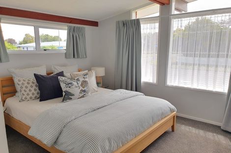 Photo of property in 2 Drury Street, Cloverlea, Palmerston North, 4412