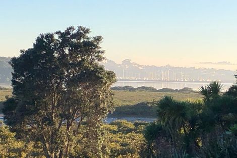 Photo of property in 2/811a Te Atatu Road, Te Atatu Peninsula, Auckland, 0610