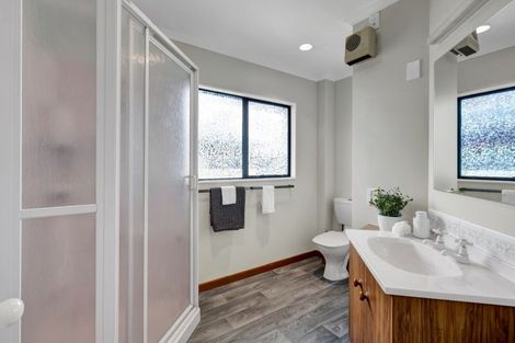 Photo of property in 15 Del Mar Place, Merrilands, New Plymouth, 4312