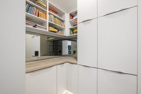 Photo of property in 15 Manahi Avenue, Kawaha Point, Rotorua, 3010