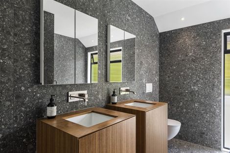 Photo of property in 9 Quebec Road, Milford, Auckland, 0620