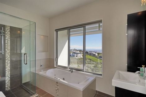 Photo of property in 5 Peregrine Close, Mount Pleasant, Christchurch, 8081