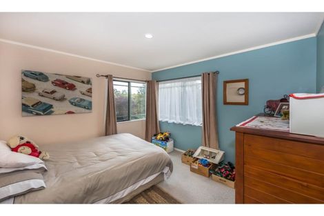 Photo of property in 41 Unsworth Drive, Unsworth Heights, Auckland, 0632