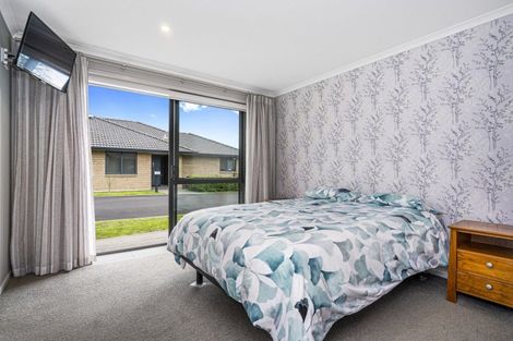 Photo of property in 2 Vista Close, Omokoroa, 3114