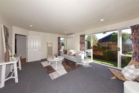 Photo of property in 4 Rosefield Lane, Northcote, Christchurch, 8052