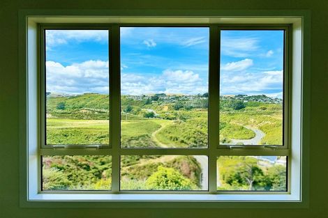 Photo of property in 7 Pine Hill Rise, Glenside, Wellington, 6037