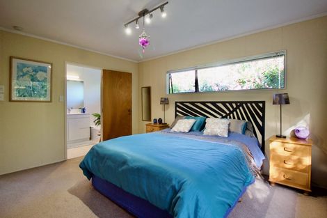 Photo of property in 2/48 Becroft Drive, Forrest Hill, Auckland, 0620