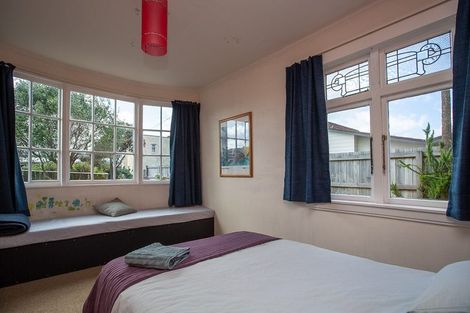 Photo of property in 174 Queens Drive, Lyall Bay, Wellington, 6022