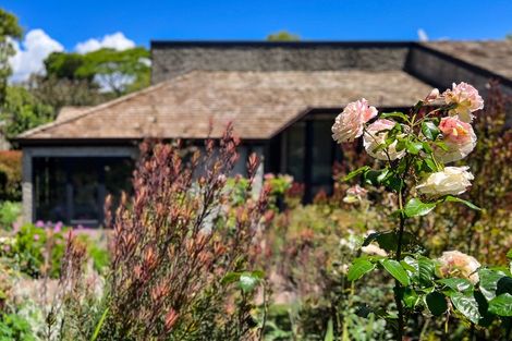 Photo of property in 11 Walnut Grove, Waikanae, 5036