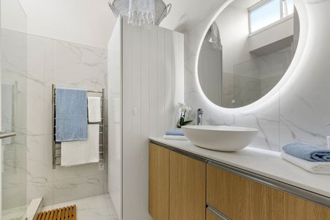 Photo of property in 2/6 North Avenue, Narrow Neck, Auckland, 0624