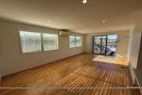 Photo of property in 28 Baulcomb Parade, Windsor Park, Auckland, 0632