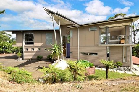 Photo of property in 137 Wade River Road, Wade Heads, Whangaparaoa, 0932