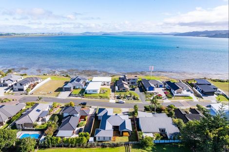 Photo of property in 33 Karoro Road, One Tree Point, 0118