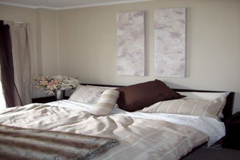 Photo of property in 2/66 Victoria Road, Devonport, Auckland, 0624