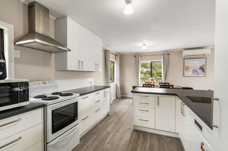 Photo of property in 124 Onemana Drive, Onemana, Whangamata, 3691