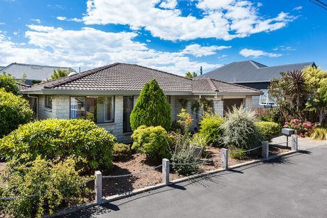 Photo of property in 32 Hargest Crescent, Saint Kilda, Dunedin, 9012