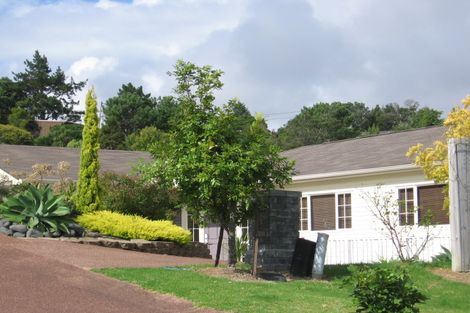 Photo of property in 8 Bushglen Court, Browns Bay, Auckland, 0630