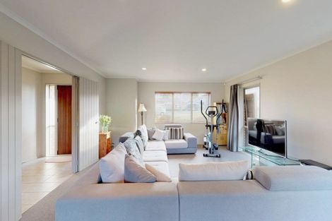 Photo of property in 10 Parkhaven Drive, Rosehill, Papakura, 2113