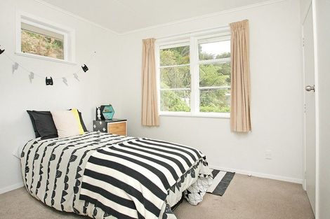 Photo of property in 104 Ruskin Road, Newlands, Wellington, 6037