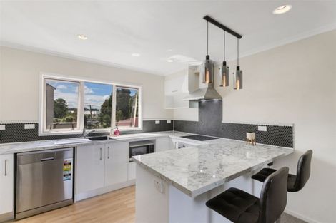 Photo of property in 11/4 Keeling Road, Henderson, Auckland, 0612