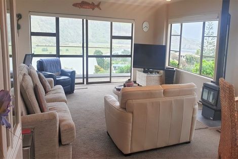 Photo of property in 69 North Street, Mokau, 4376