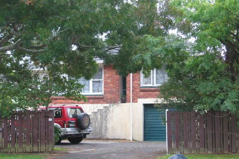 Photo of property in 48 Buscomb Avenue, Henderson, Auckland, 0610