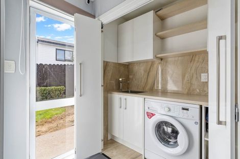 Photo of property in 2/21 Lochend Place, Highland Park, Auckland, 2010