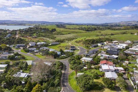 Photo of property in 35 Lorenzen Bay Road, Raglan, 3225
