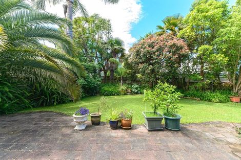 Photo of property in 1/25 Margaret Place, Milford, Auckland, 0620