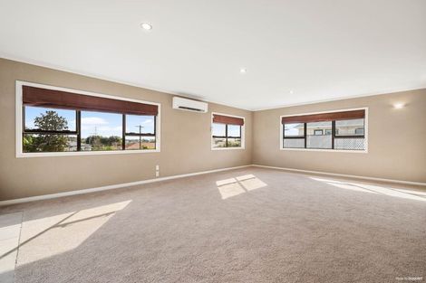 Photo of property in 2 Harding Avenue, Te Atatu South, Auckland, 0610
